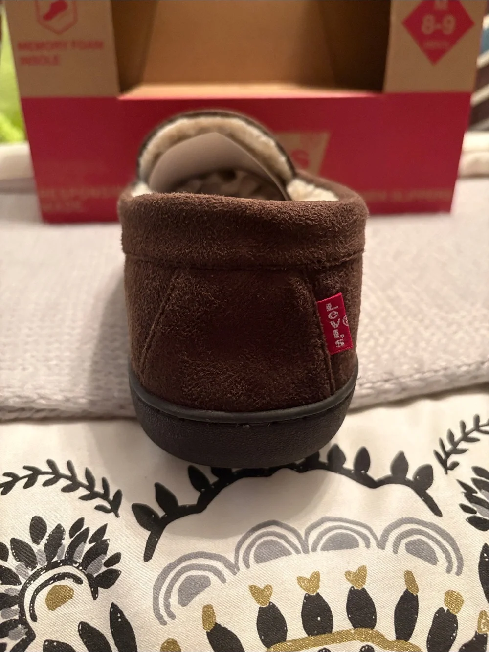 NIB Levi’s Memory Foam Unisex Slippers Size Medium 8-9